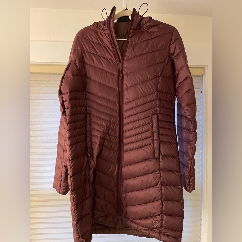 Women’s Medium coat, purple burgundy, Mountain Hardwear, Down